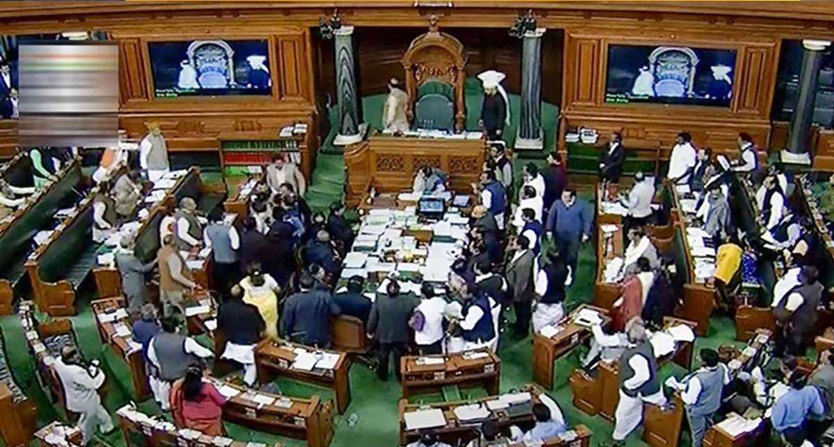 विपक्ष के हंगामे के कारण लोकसभा की कार्यवाही दो बजे तक स्थगित विपक्ष के हंगामे के कारण लोकसभा की कार्यवाही दो बजे तक स्थगित